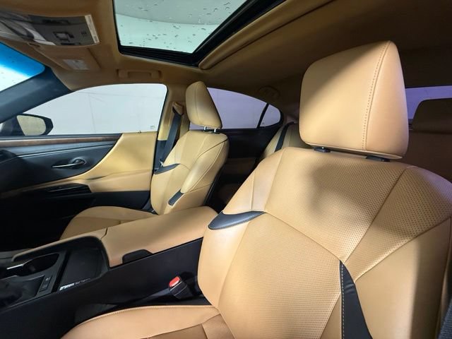 Certified 2024 Lexus ES 300h w/ Premium Package FWD image 5