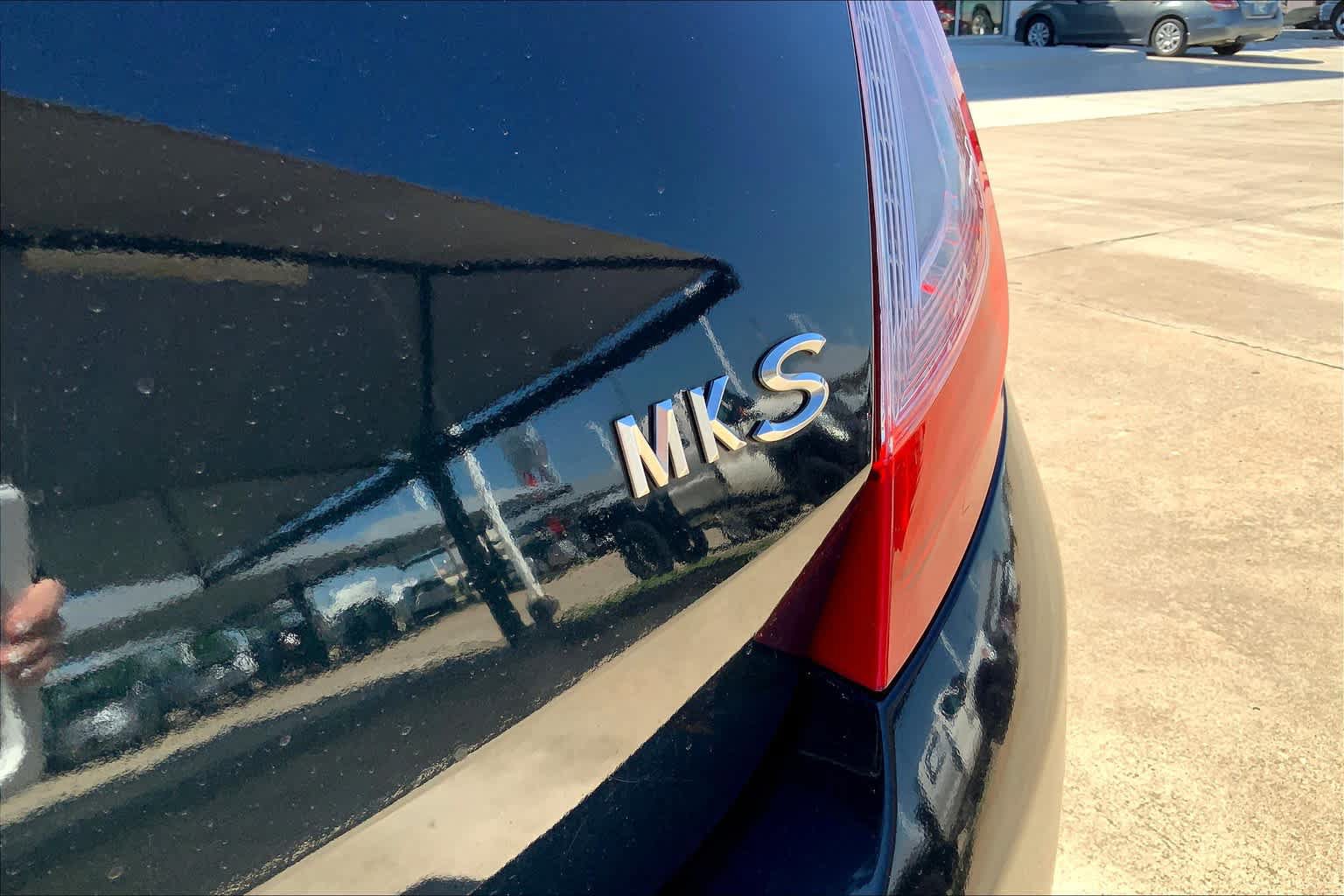 Used 2014 Lincoln MKS FWD image 4