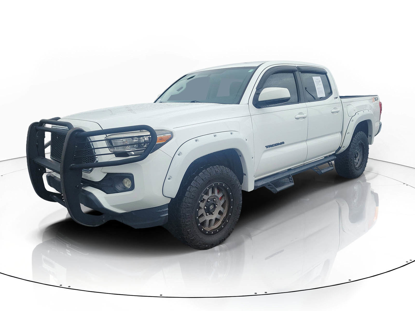 Used 2017 Toyota Tacoma SR5 w/ Tow Package image 3