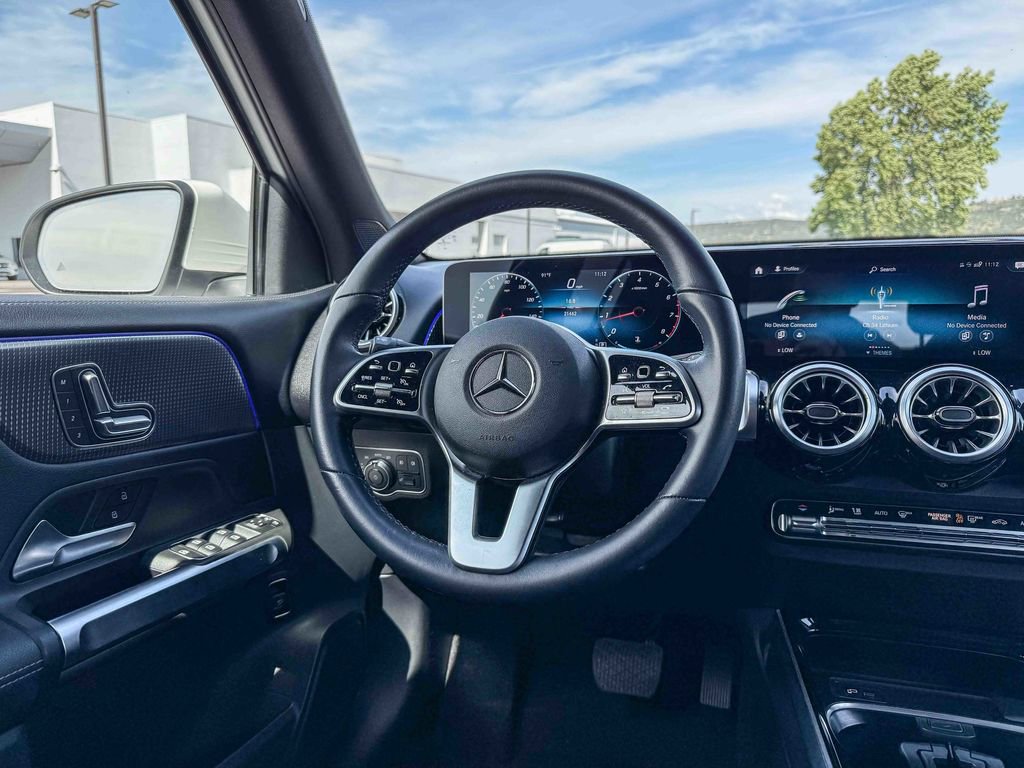 Used 2022 Mercedes-Benz GLB 250 4MATIC w/ Premium Package Lite image 15