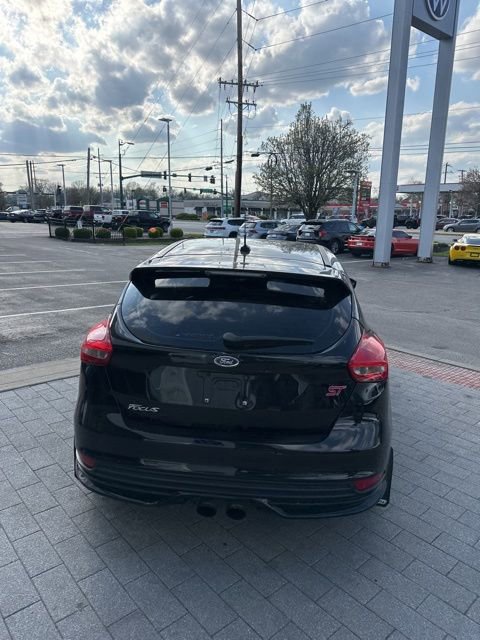 Used 2017 Ford Focus ST image 9
