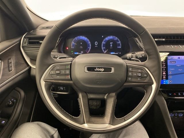 Used 2026 Jeep Grand Cherokee Limited w/ Limited Altitude Package AWD/4WD image 17