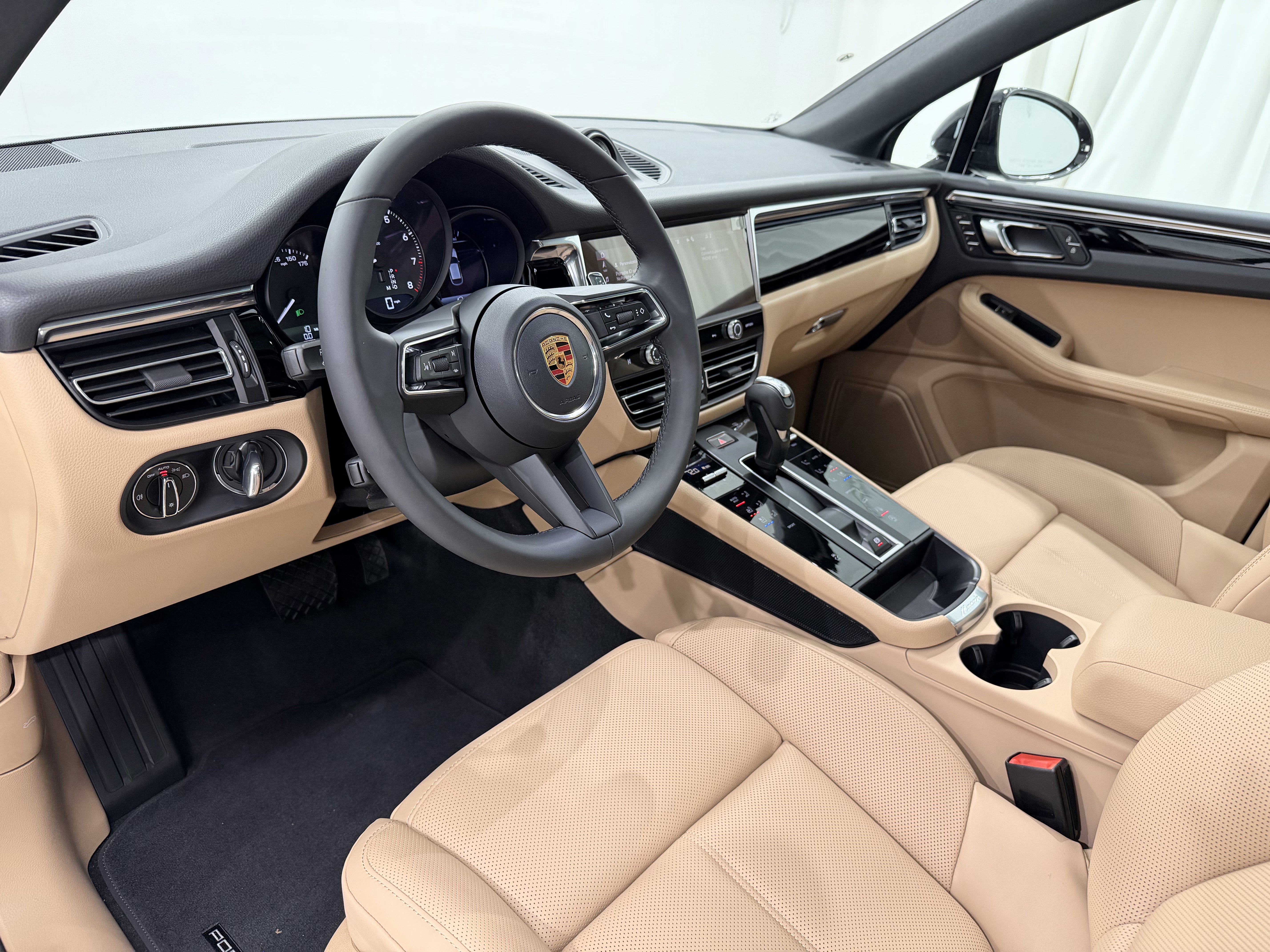 New 2026 Porsche Macan image 26