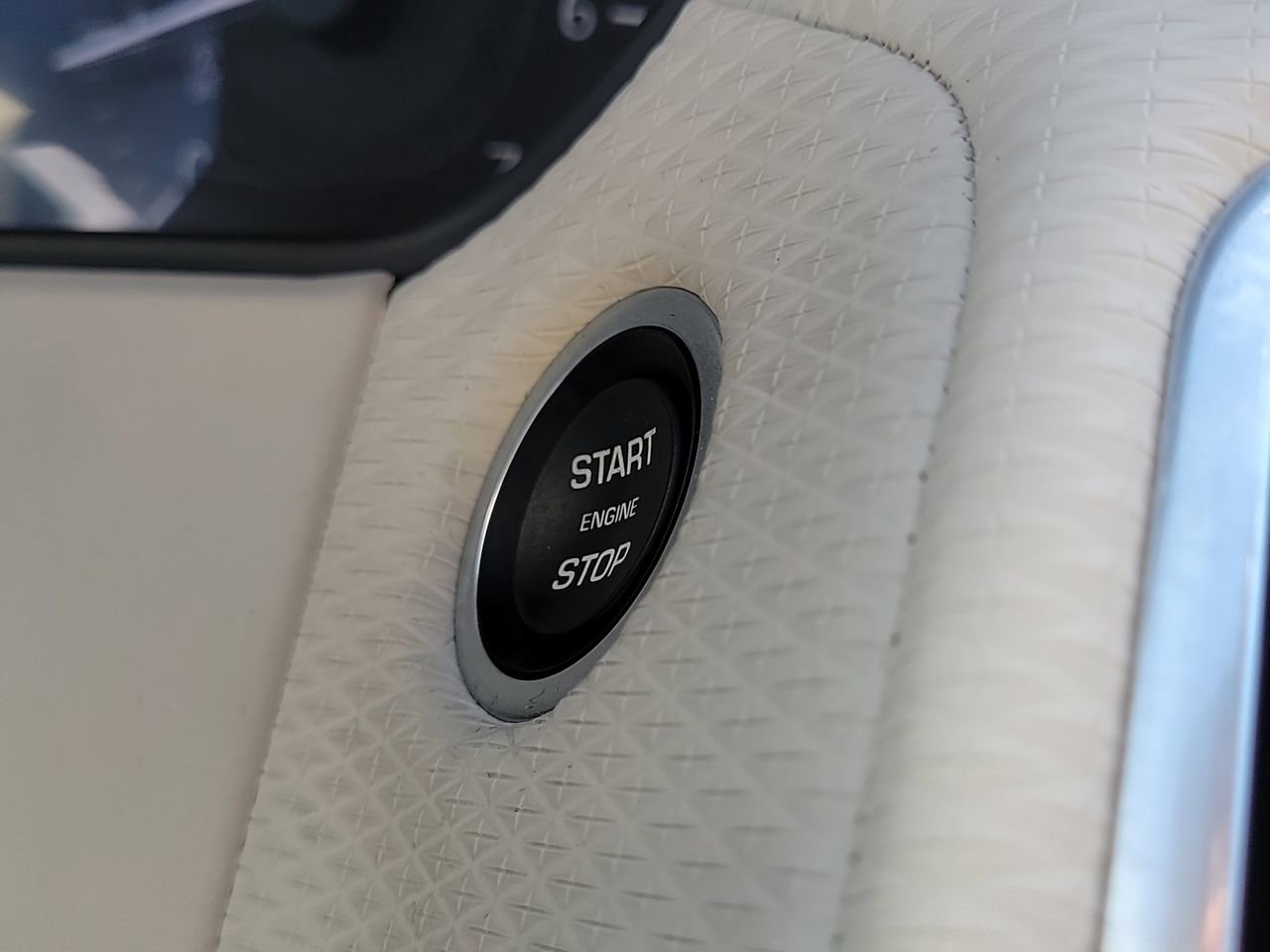 Used 2022 Land Rover Range Rover Velar S AWD/4WD image 20