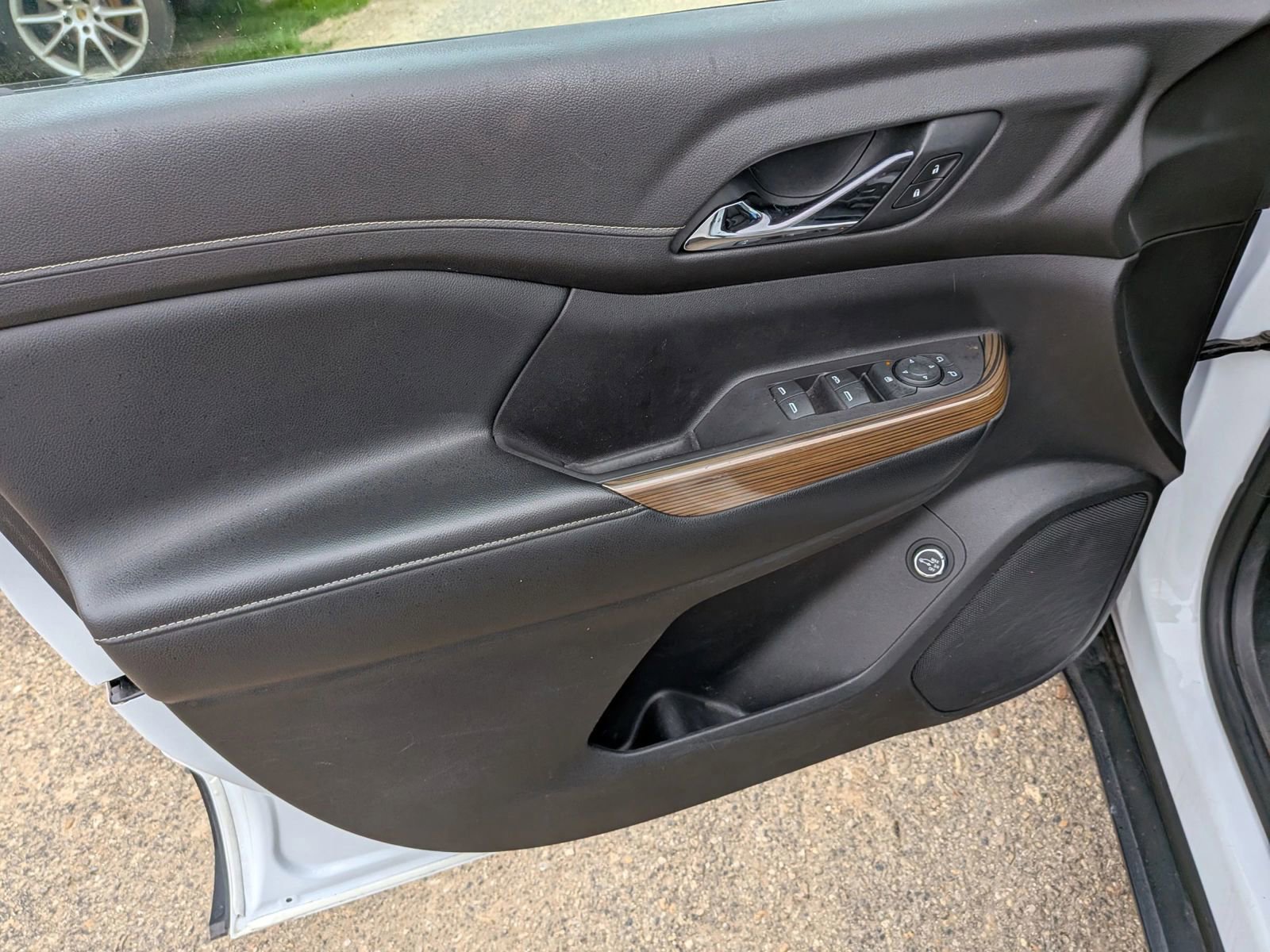 Used 2019 GMC Acadia SLE image 22