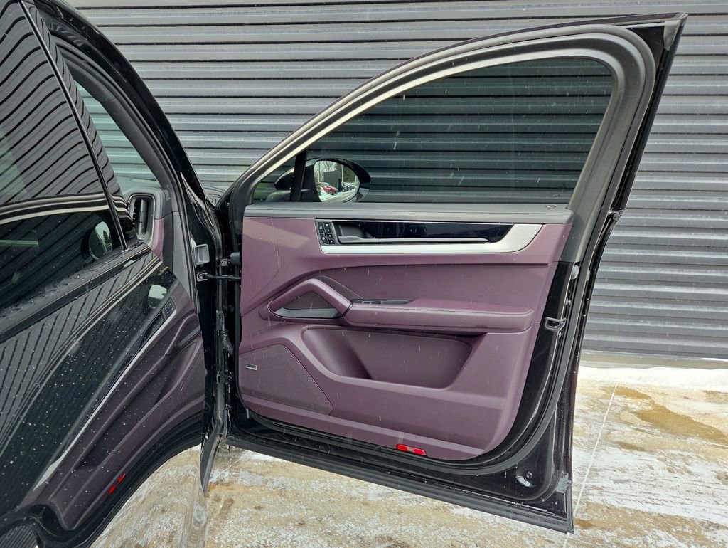 Certified 2025 Porsche Cayenne Coupe image 20