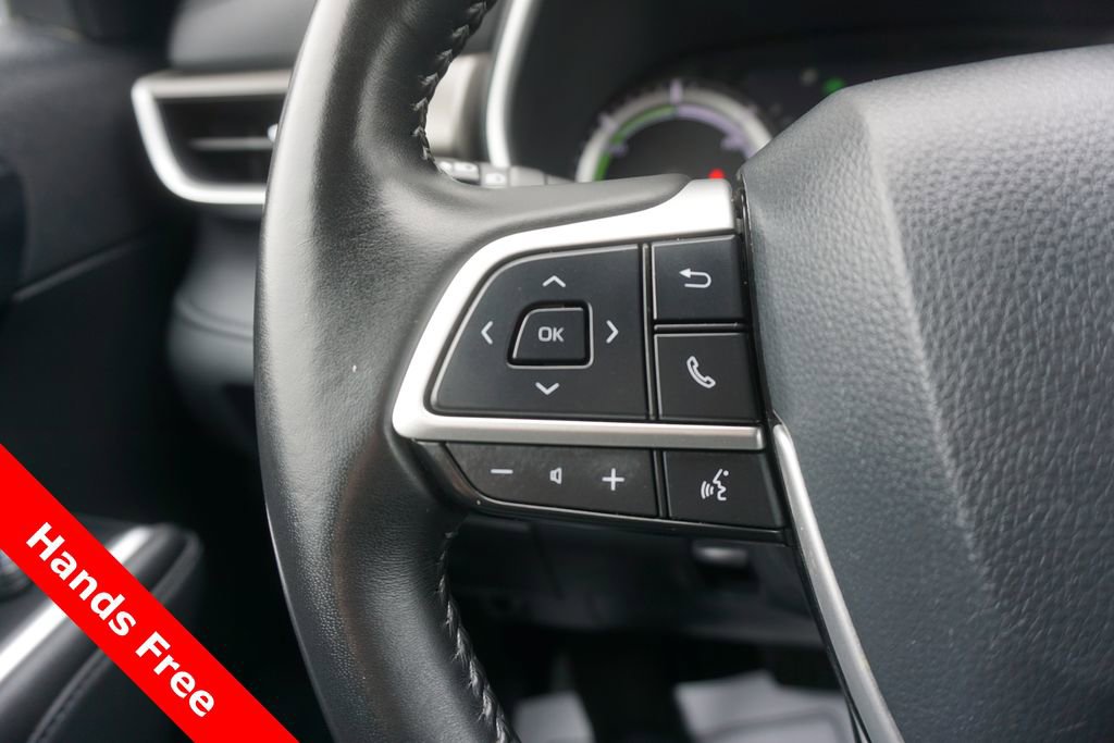 Used 2023 Toyota Highlander XLE AWD/4WD image 4