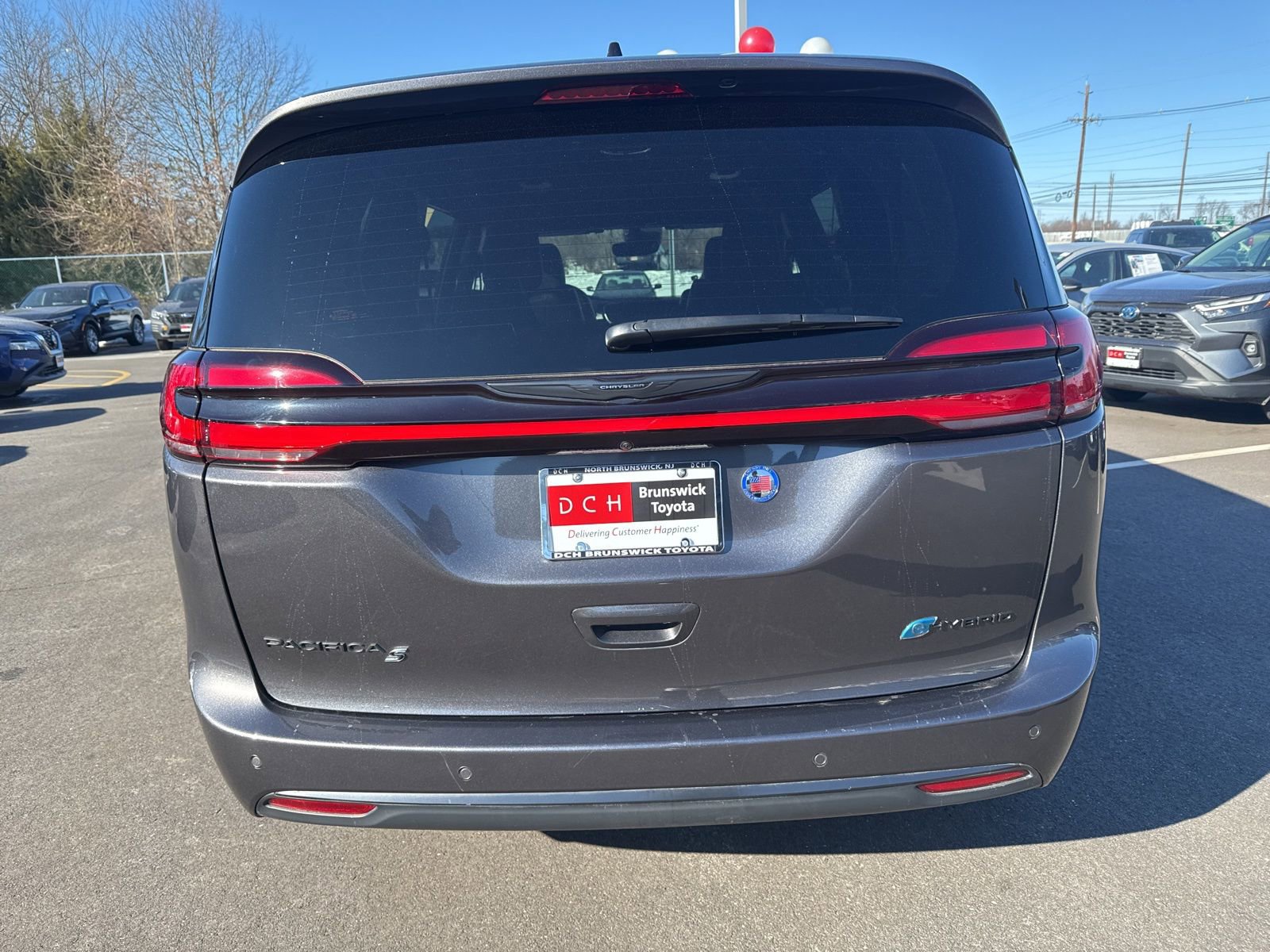 Used 2023 Chrysler Pacifica Touring-L w/ Uconnect Theater Family Group image 7