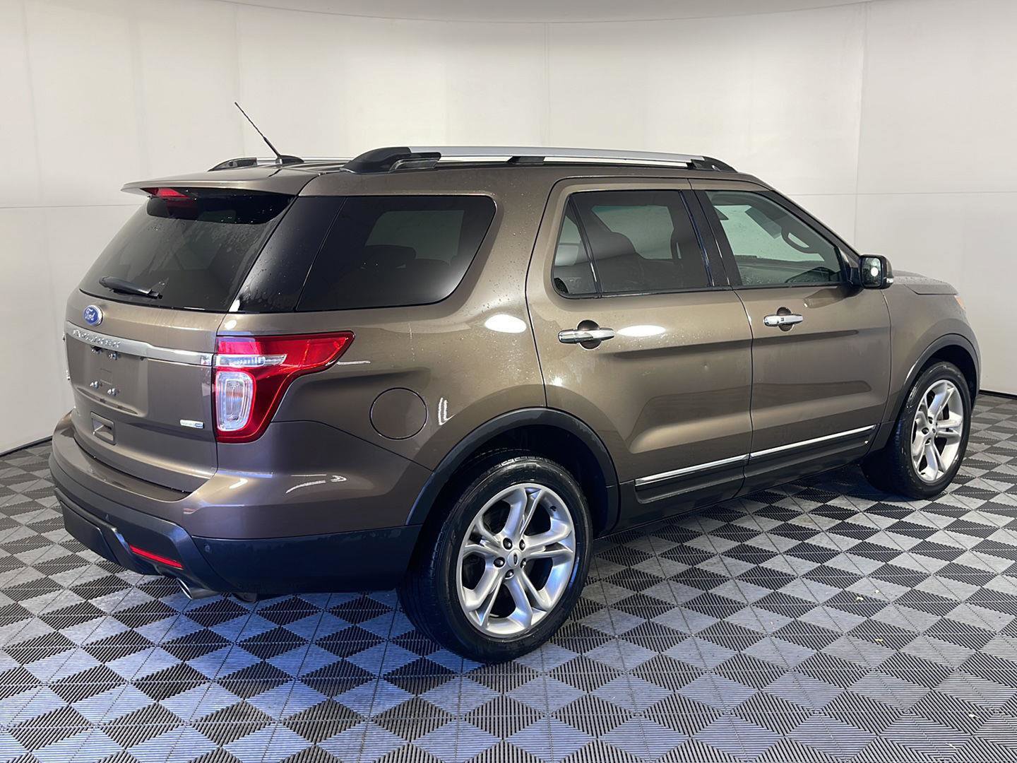 Used 2015 Ford Explorer Limited w/ Equipment Group 302A image 6