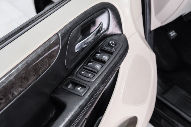 Used 2018 Dodge Grand Caravan SE w/ UConnect Hands-Free Group FWD image 37
