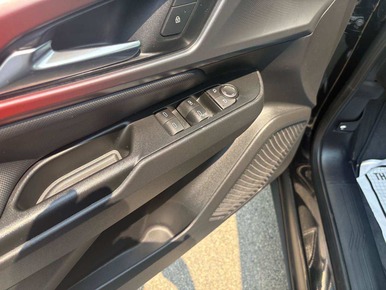 Used 2024 Chevrolet Equinox EV RS FWD image 11