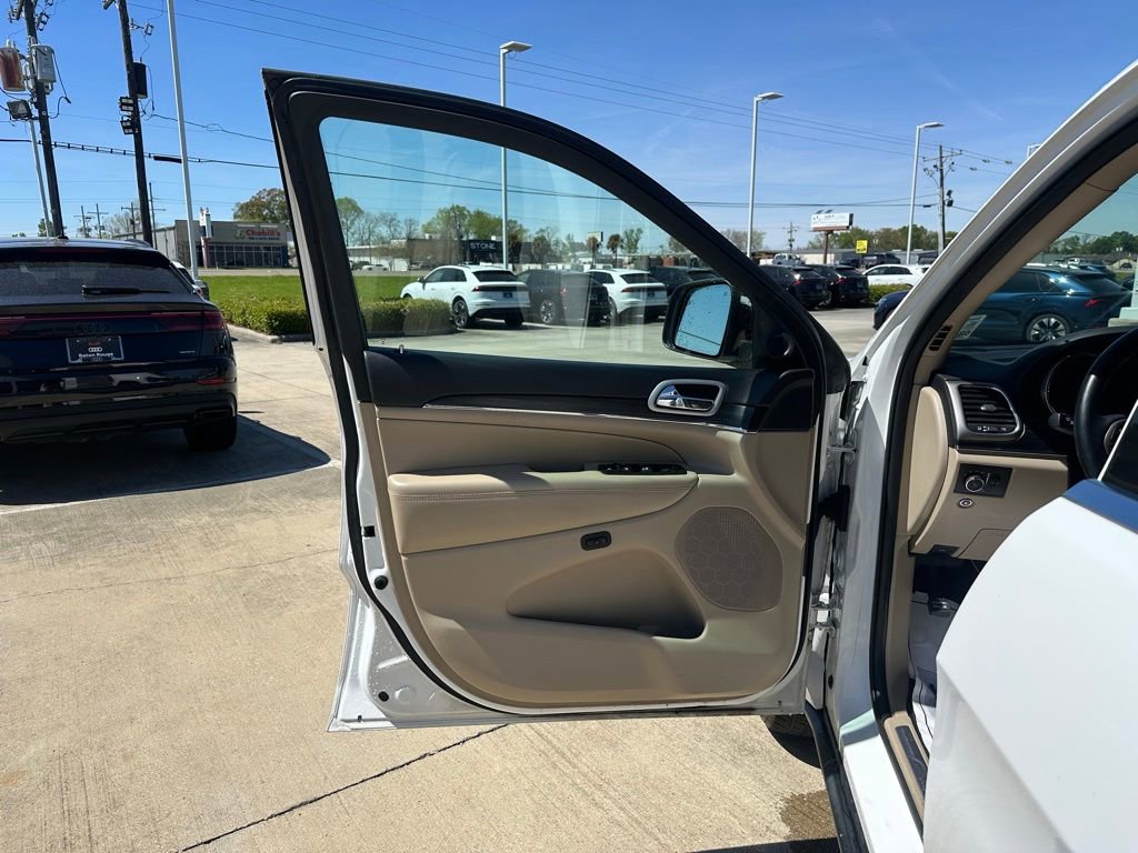 Used 2019 Jeep Grand Cherokee Limited AWD/4WD image 8