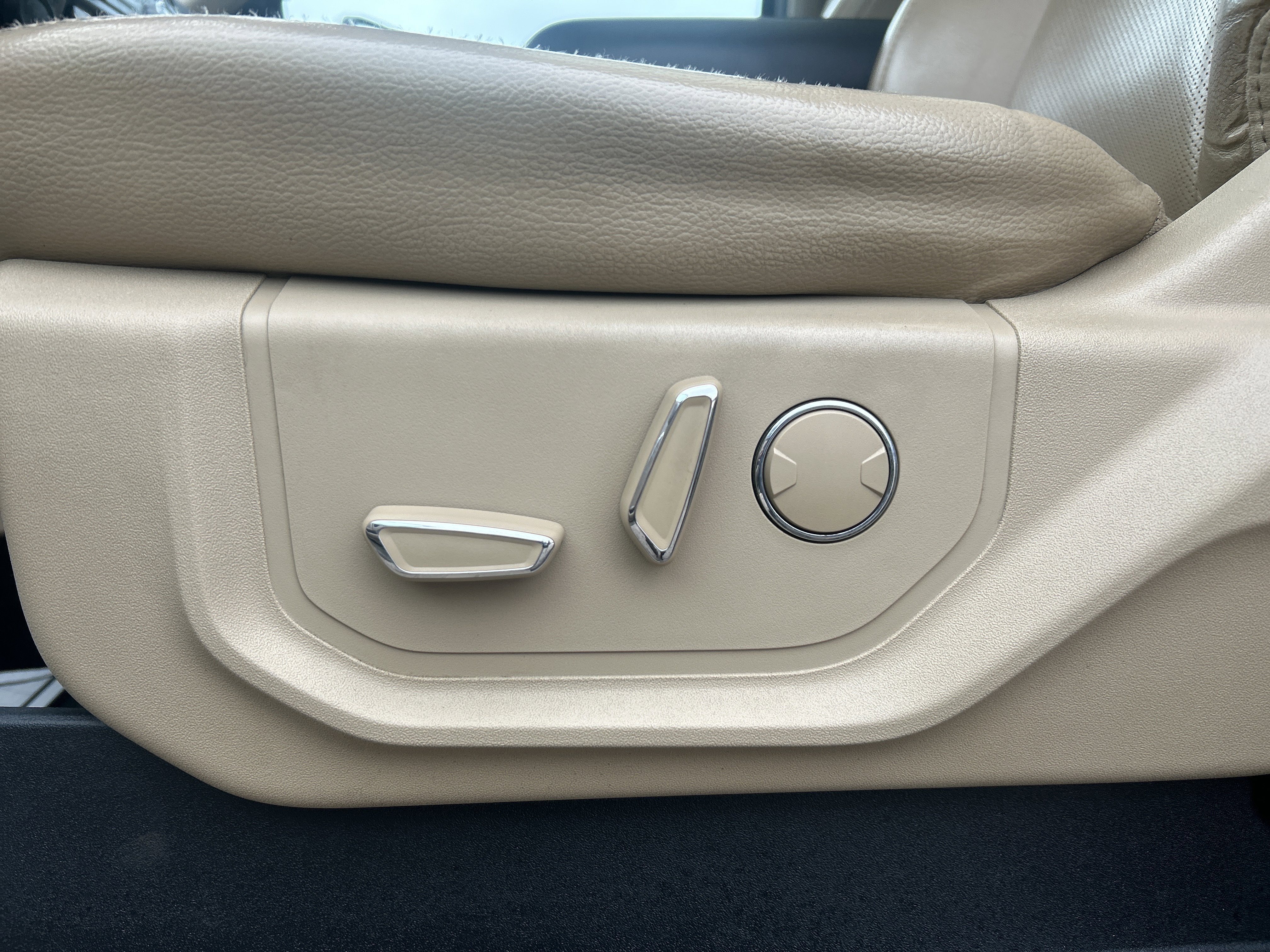 Used 2017 Ford F150 Lariat w/ Equipment Group 502A Luxury image 13