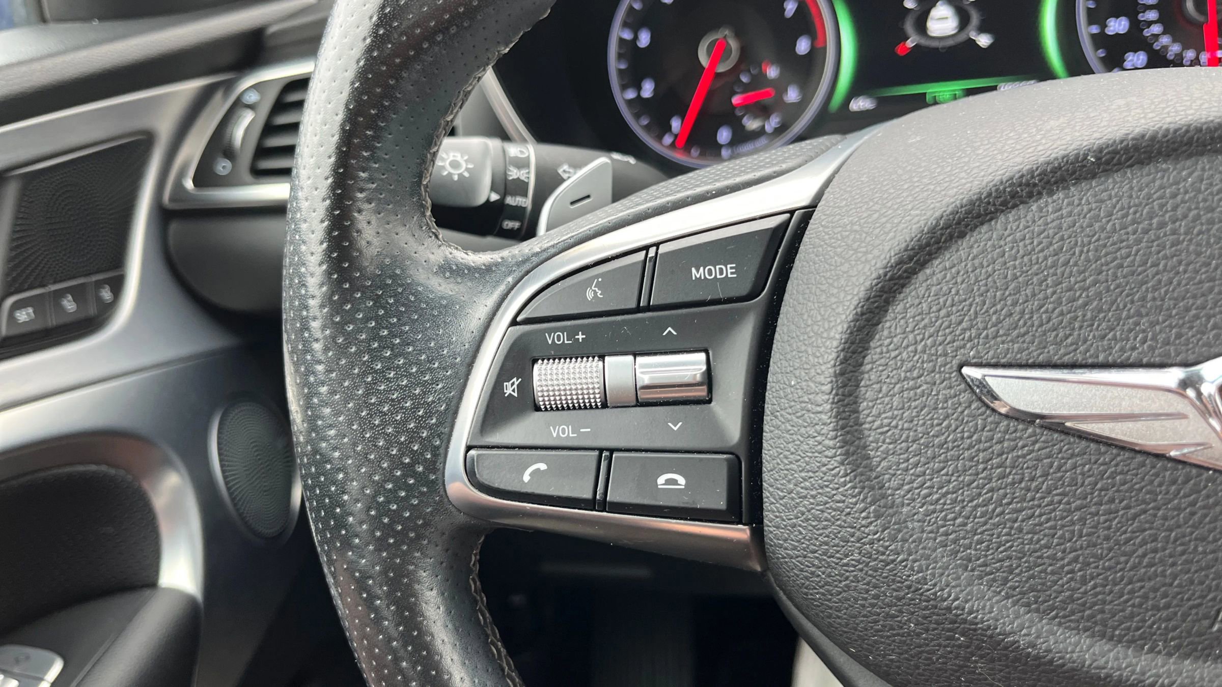 Used 2019 Genesis G70 2.0T Advanced w/ Elite Package image 25