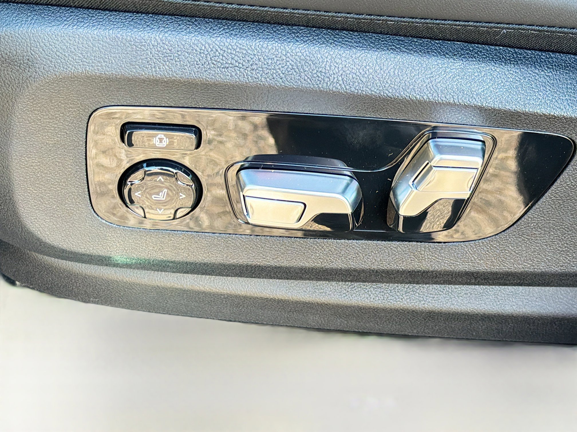 New 2026 BMW X5 xDrive40i w/ M Sport Package image 25