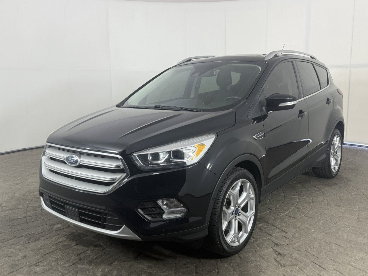 Used 2019 Ford Escape Titanium AWD/4WD image 3