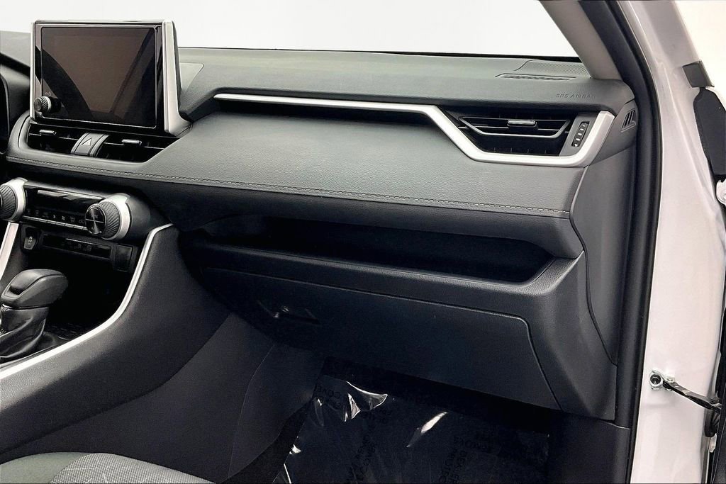 Used 2025 Toyota RAV4 XLE image 17