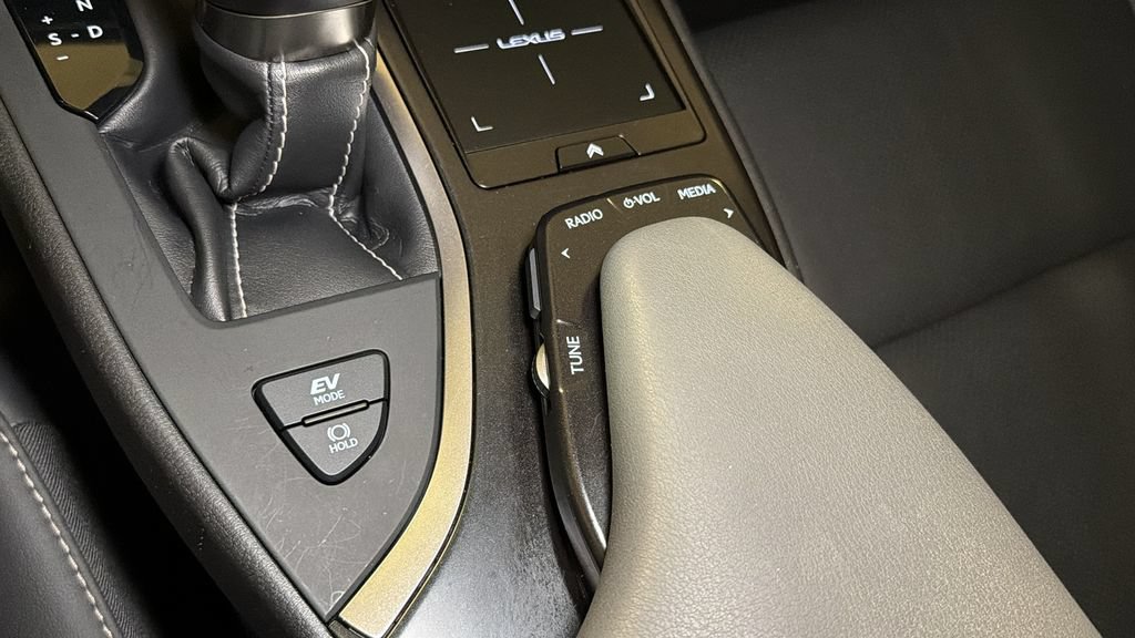 Used 2021 Lexus UX 250h w/ Premium Package AWD/4WD image 31
