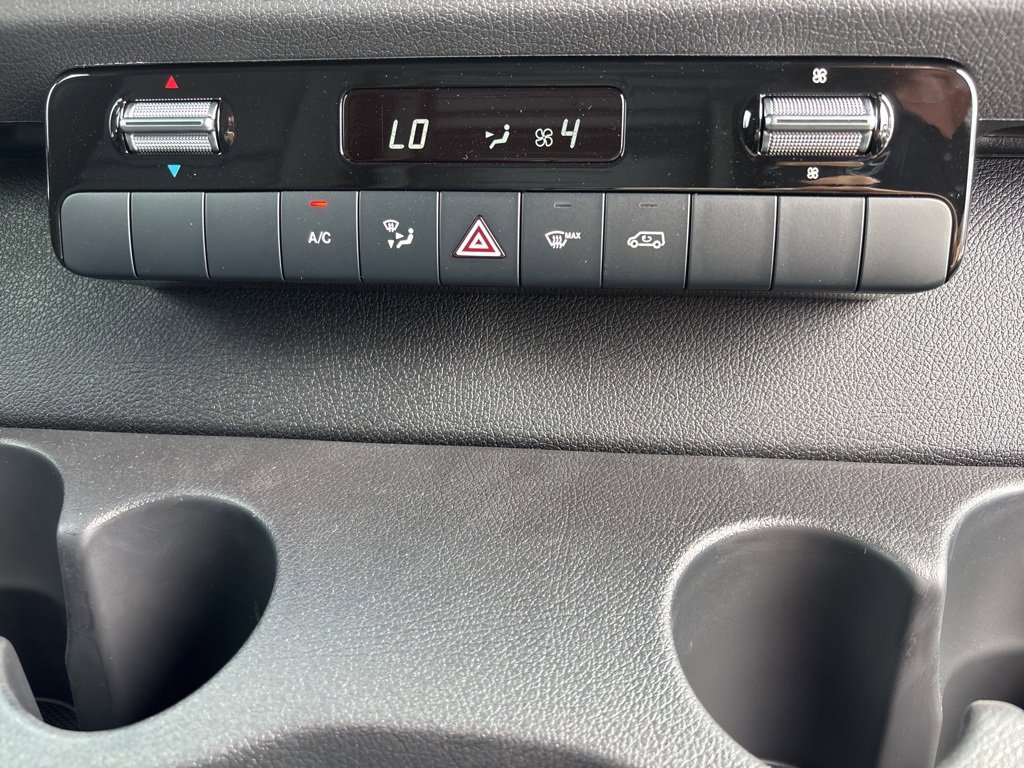 Used 2024 Mercedes-Benz Sprinter 2500 image 25