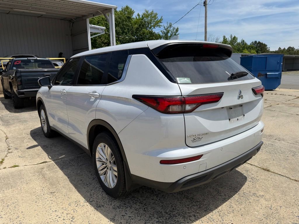 Used 2023 Mitsubishi Outlander ES FWD image 6