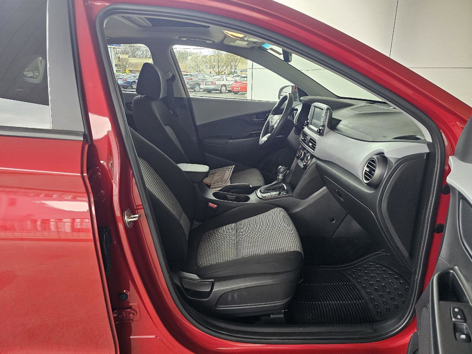 Used 2021 Hyundai Kona SEL Plus w/ Cargo Package image 12