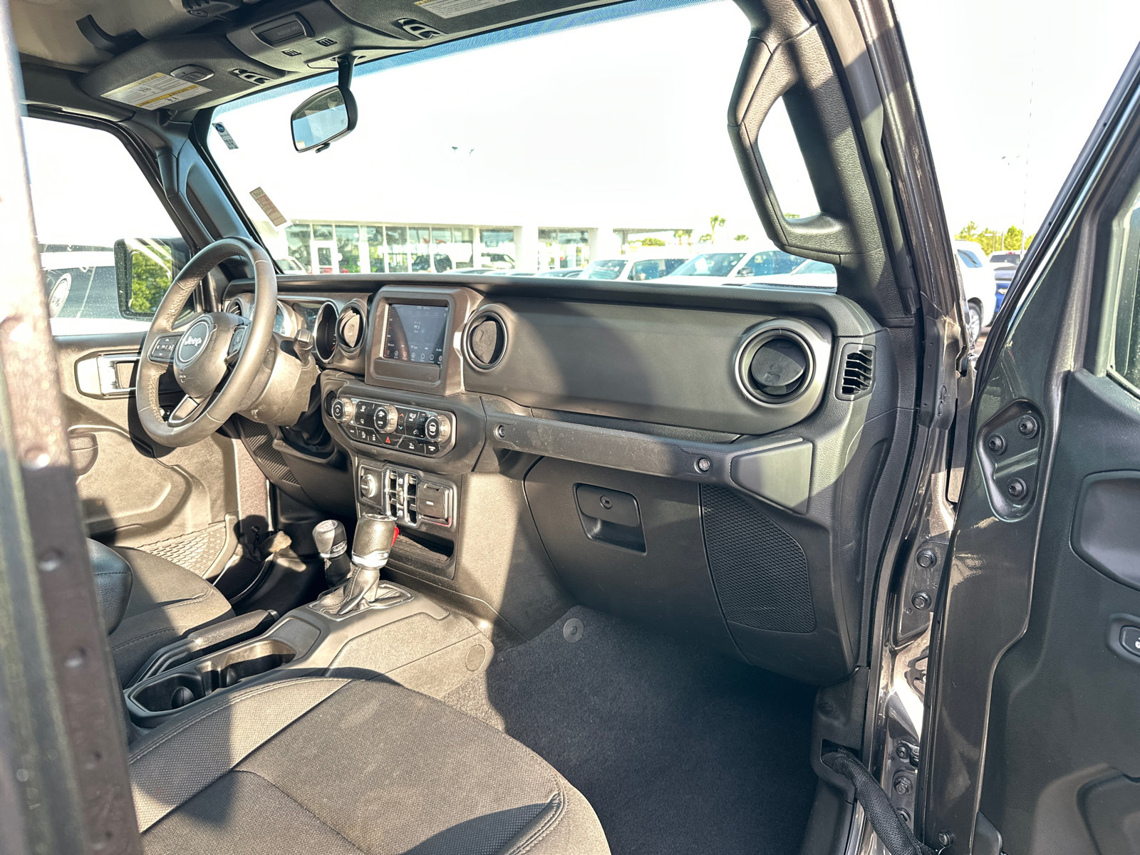 Used 2023 Jeep Gladiator Sport AWD/4WD image 18