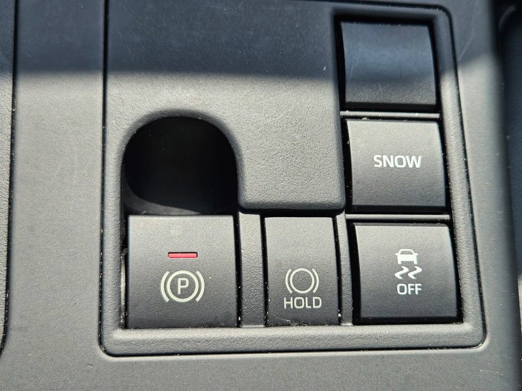 Used 2023 Toyota Highlander XLE FWD image 21