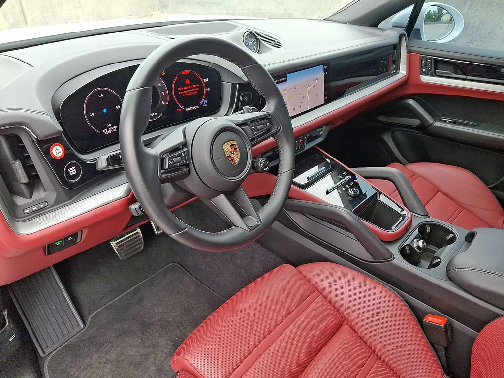 Used 2024 Porsche Cayenne S image 4