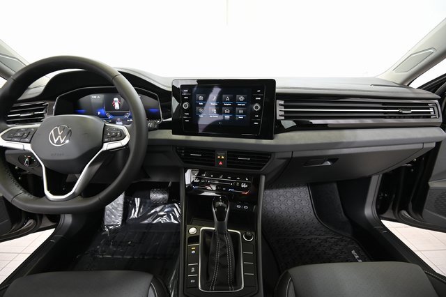 New 2025 Volkswagen Jetta SE image 2