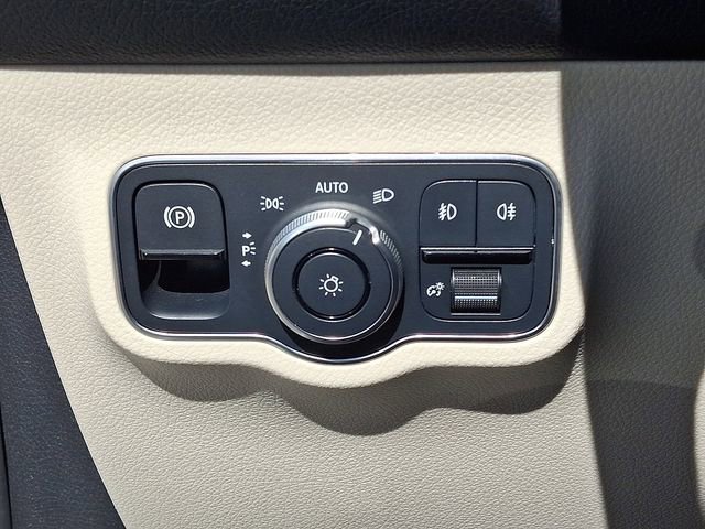 Used 2022 Mercedes-Benz GLB 250 4MATIC image 26