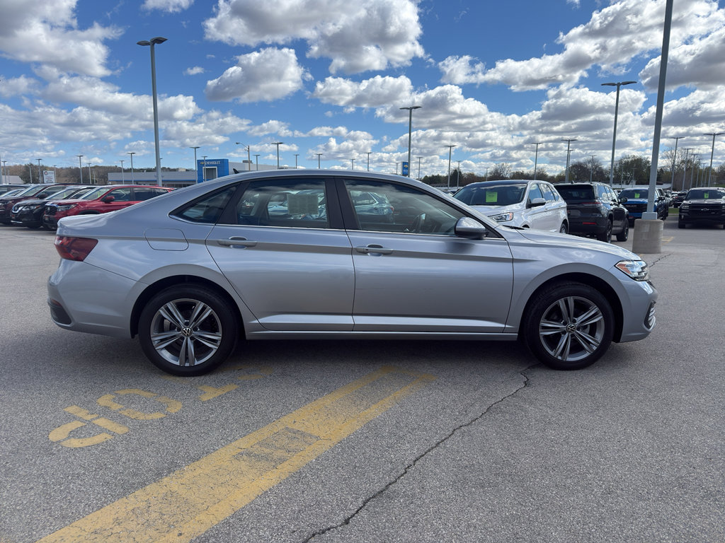 Used 2022 Volkswagen Jetta SE FWD image 4