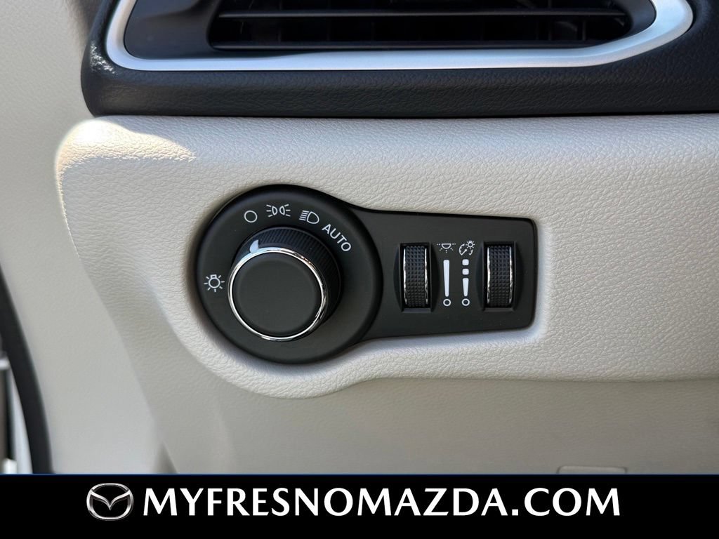 Used 2023 Chrysler Voyager LX FWD image 29