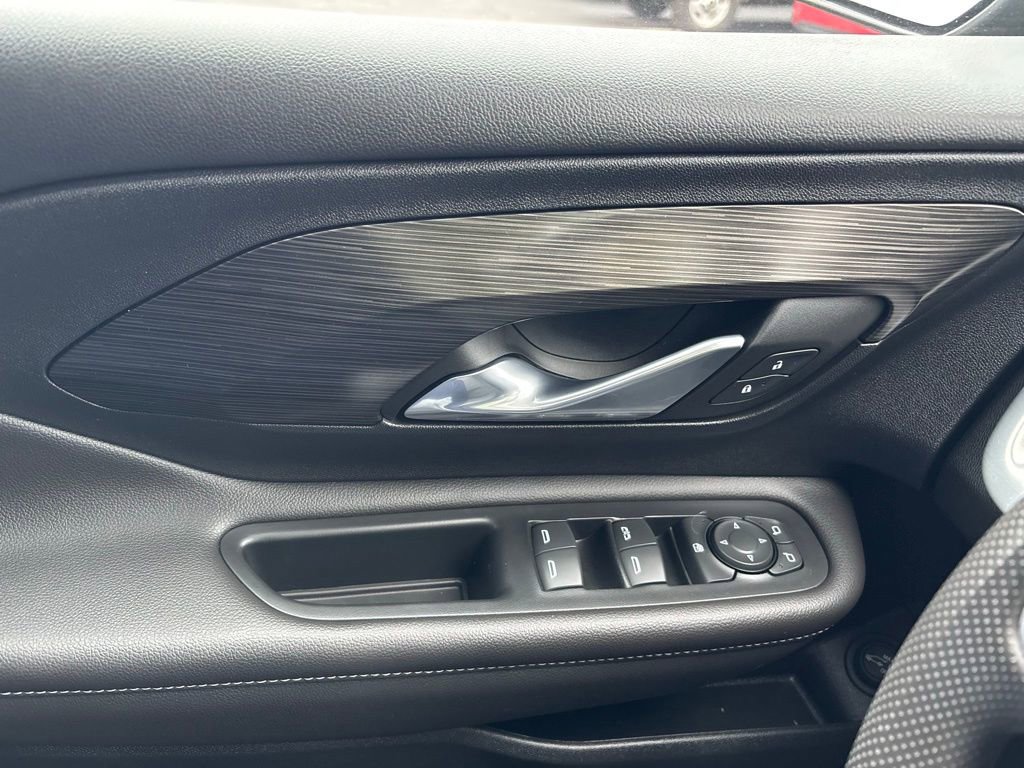 Used 2023 GMC Terrain SLE w/ Driver Convenience Package image 25