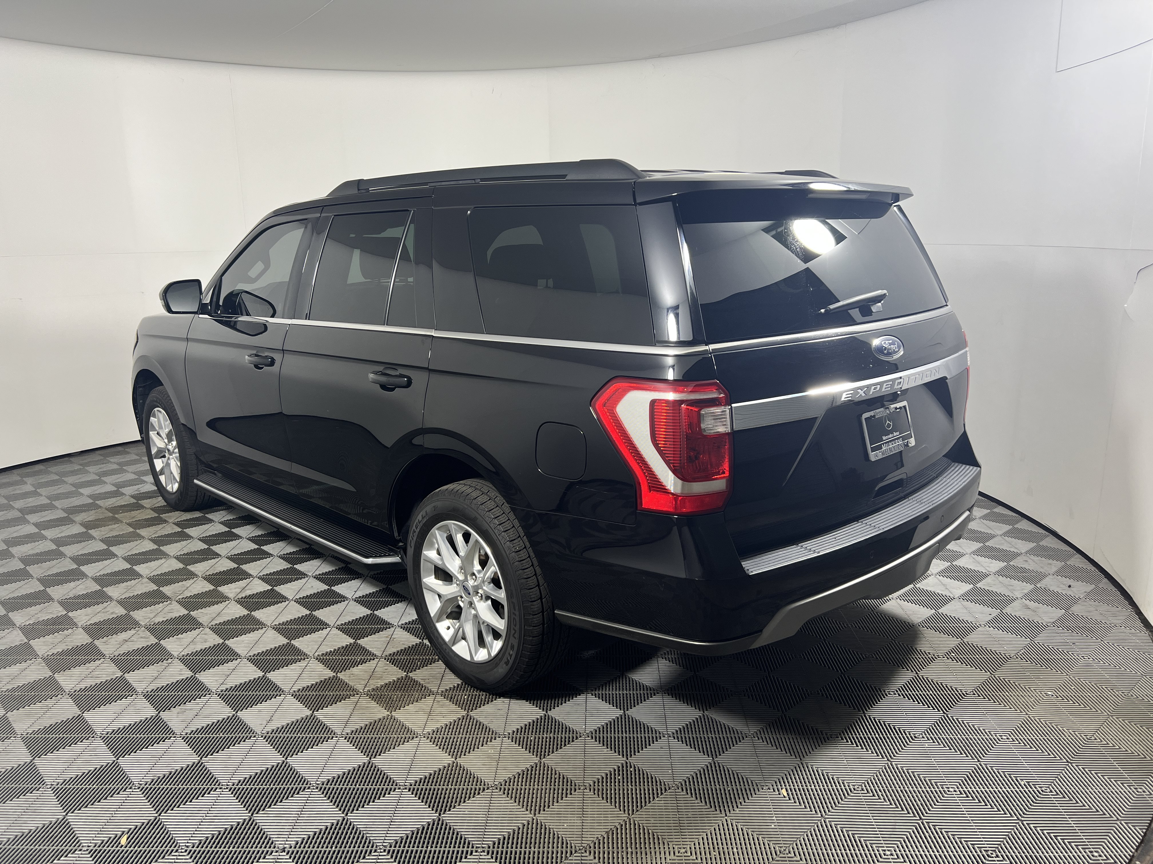 Used 2021 Ford Expedition XLT RWD image 3