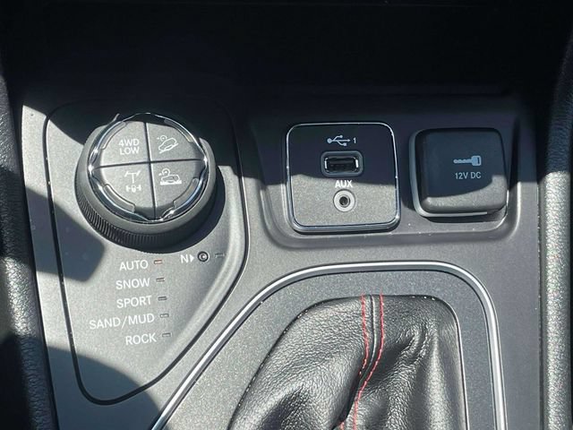 Used 2023 Jeep Cherokee Trailhawk w/ Trailer Tow Group AWD/4WD image 19