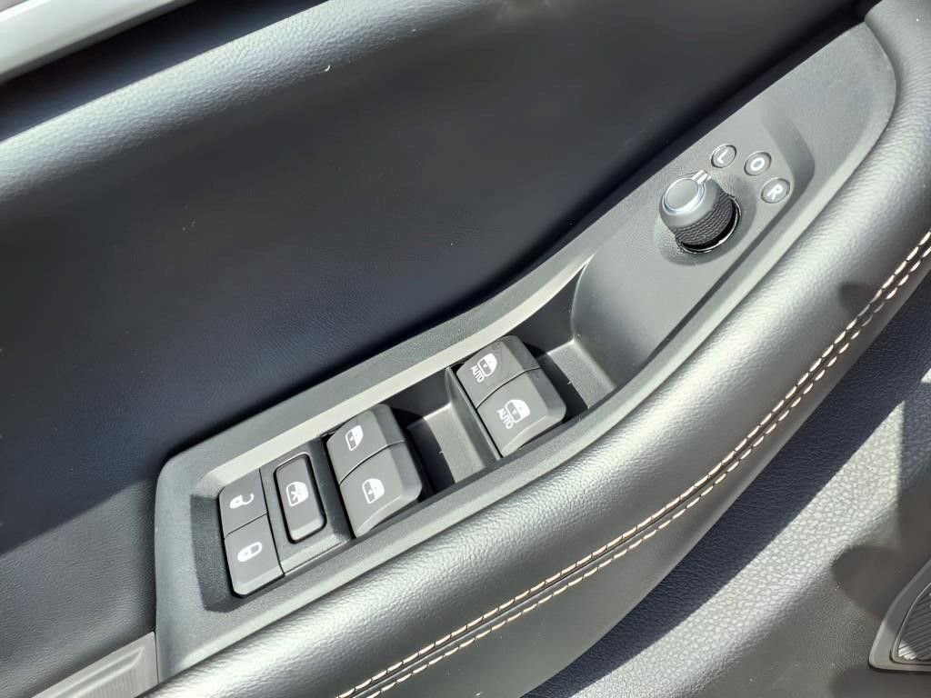 Used 2023 Jeep Grand Cherokee Limited image 17