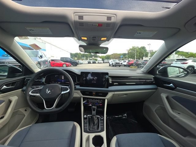 Used 2025 Volkswagen Jetta SE FWD image 15