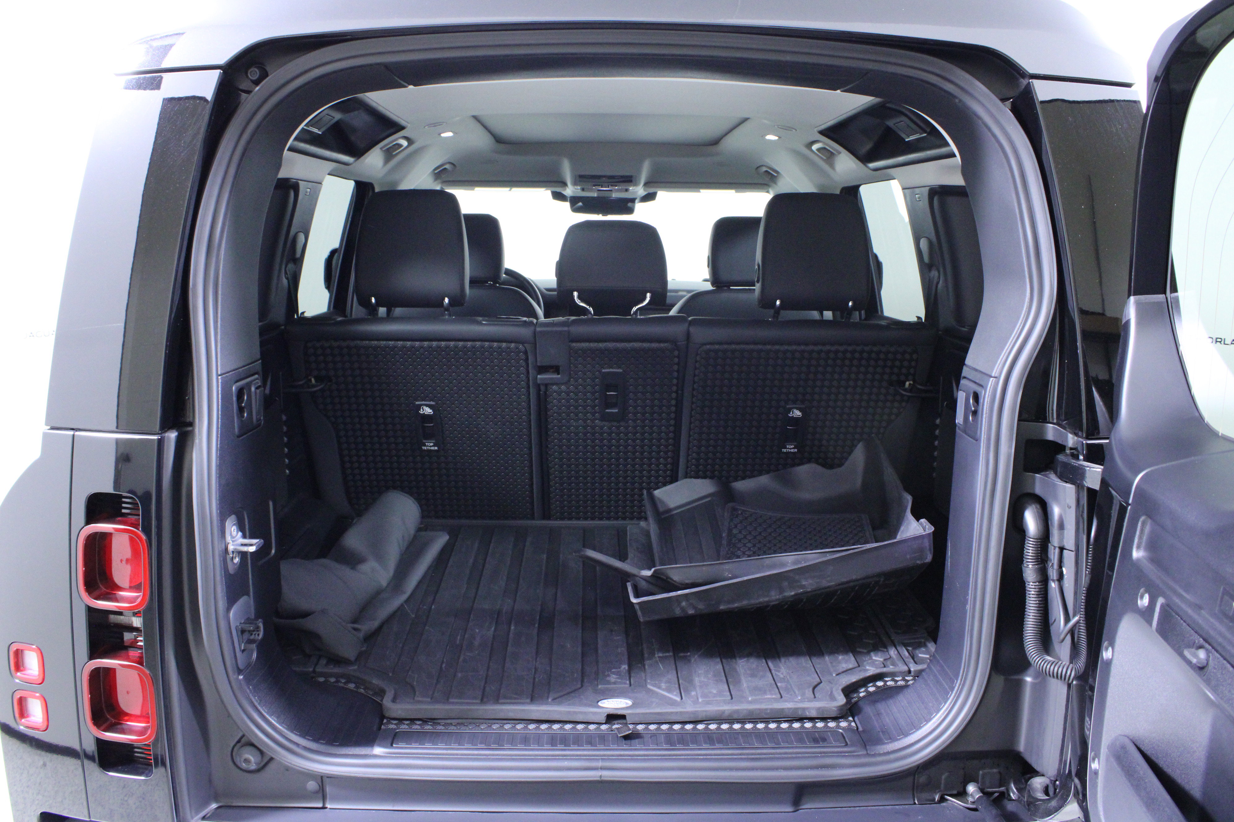 Used 2024 Land Rover Defender 110 S image 10