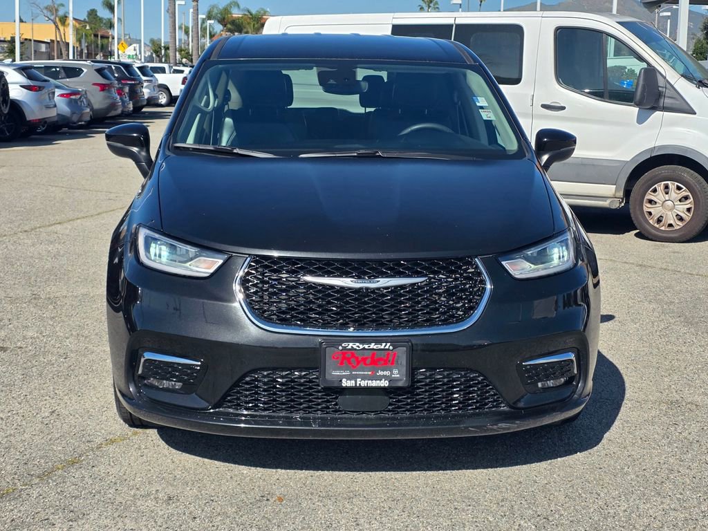 Certified 2023 Chrysler Pacifica Touring-L image 2