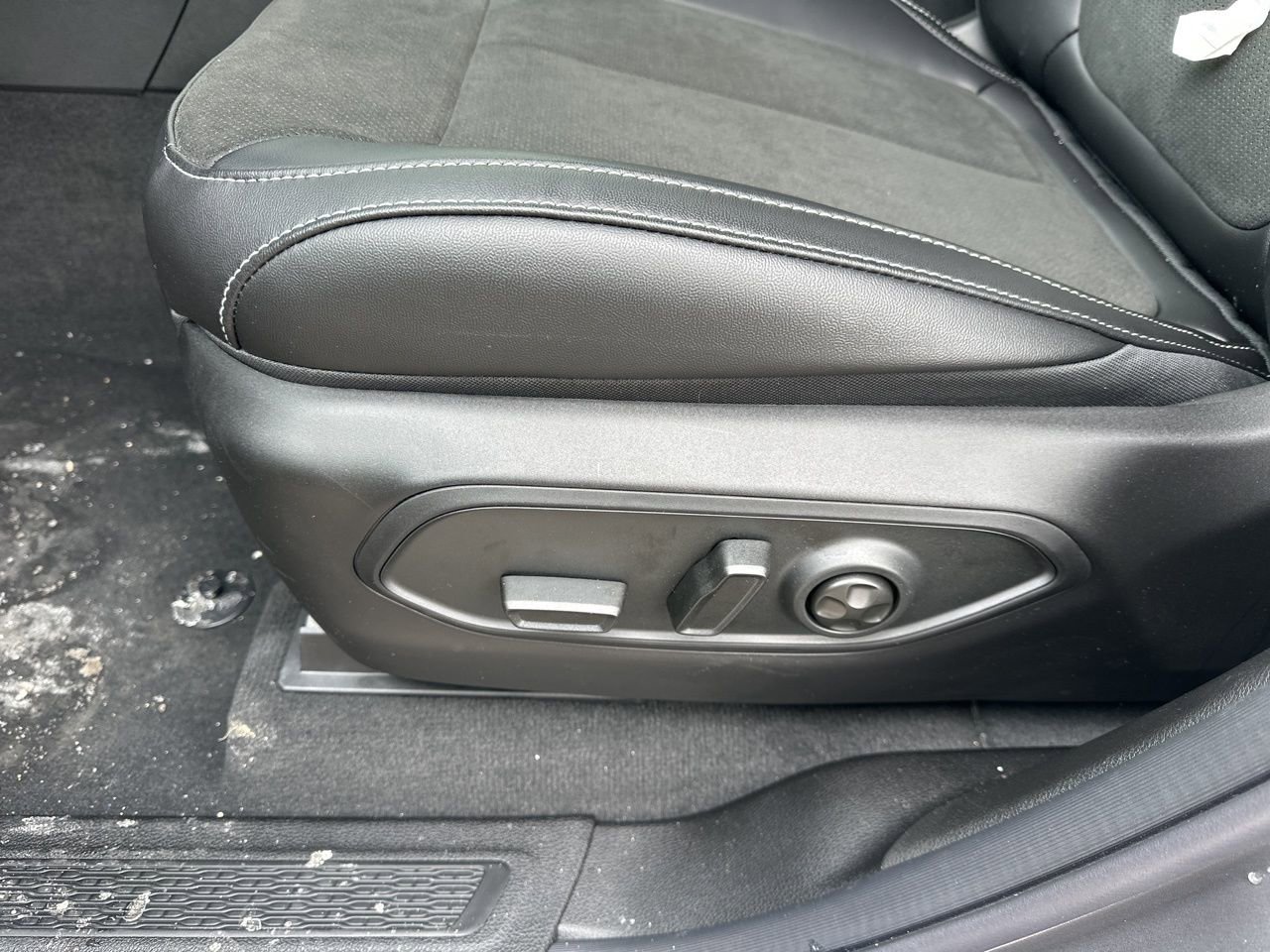 New 2026 Jeep Grand Cherokee Laredo image 14