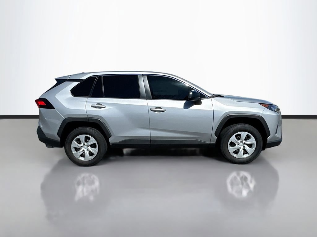 Used 2022 Toyota RAV4 LE image 8