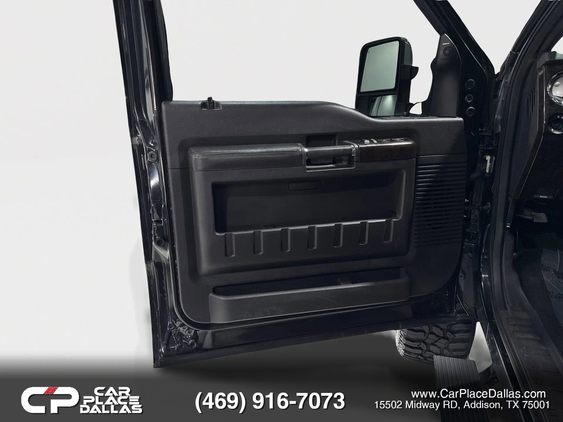 Used 2015 Ford F250 Platinum w/ FX4 Off-Road Package AWD/4WD image 13