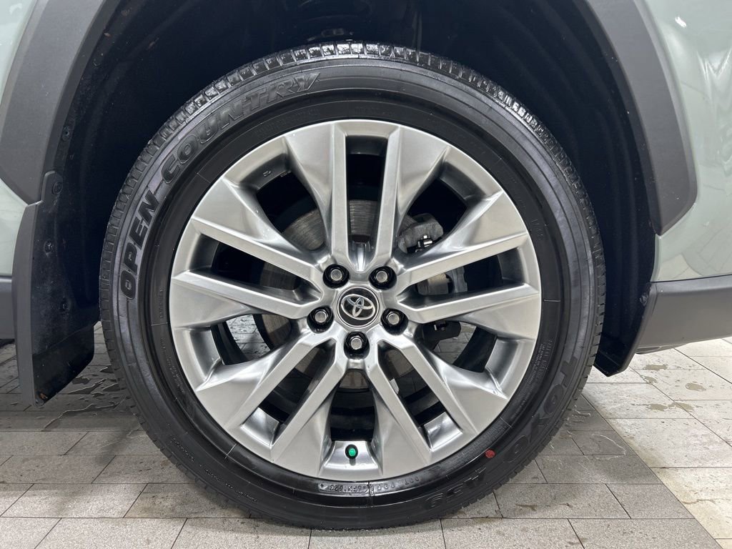 Used 2023 Toyota RAV4 XLE Premium image 27
