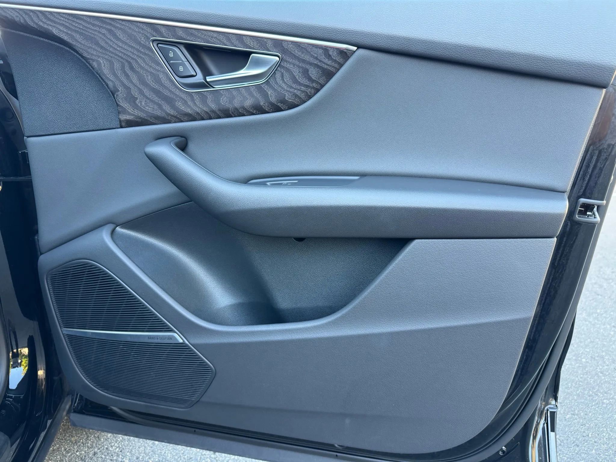 Used 2022 Audi Q8 Premium Plus w/ Premium Plus Package image 43