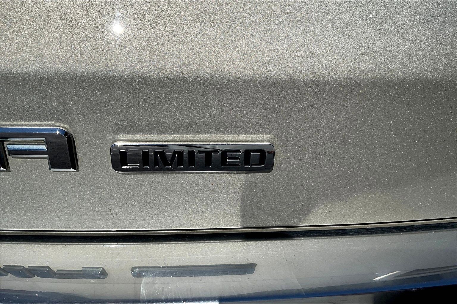 Used 2017 GMC Acadia Limited SLT image 24