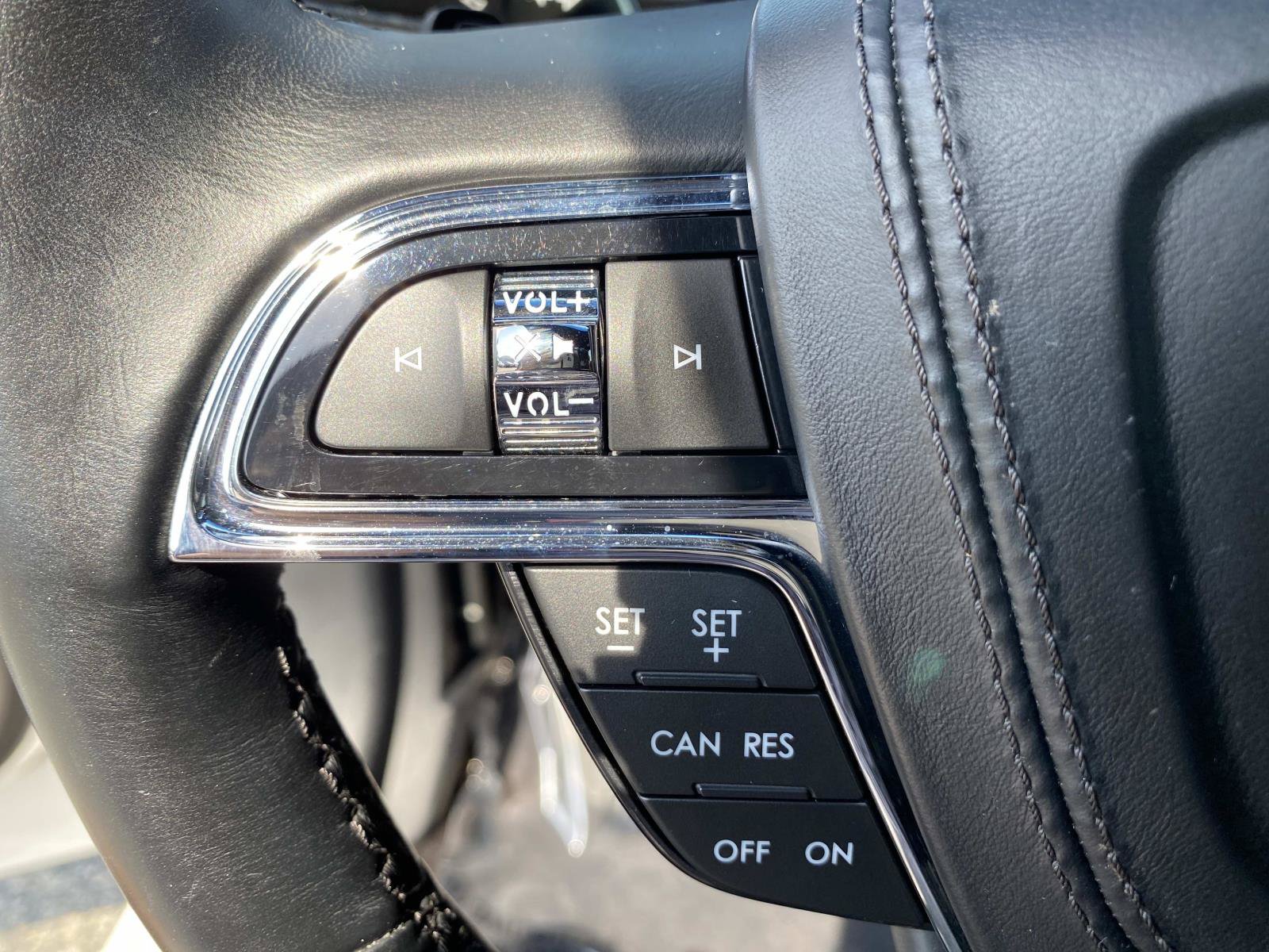 Used 2017 Lincoln Continental Select FWD image 17