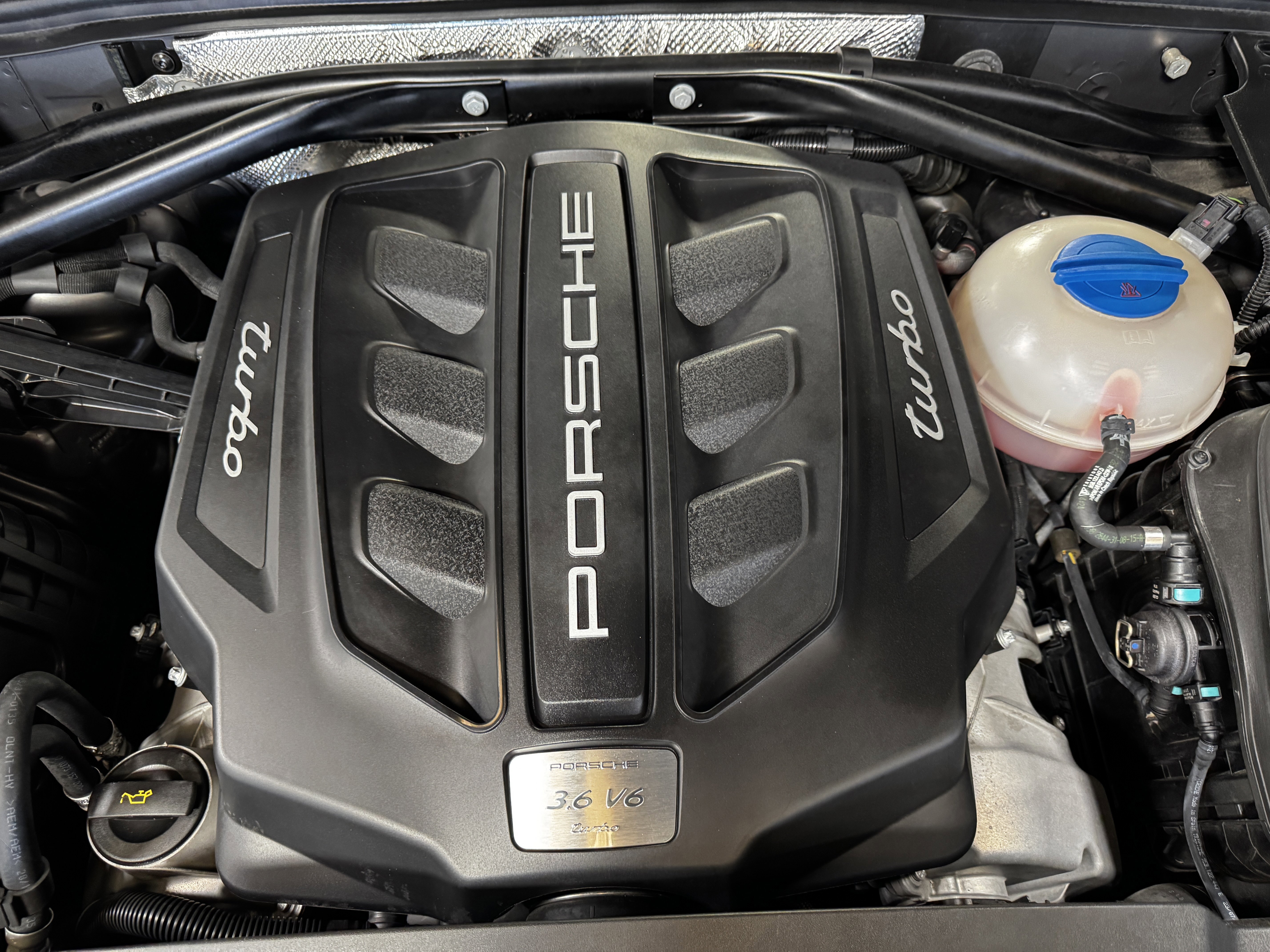 Used 2016 Porsche Macan Turbo image 48