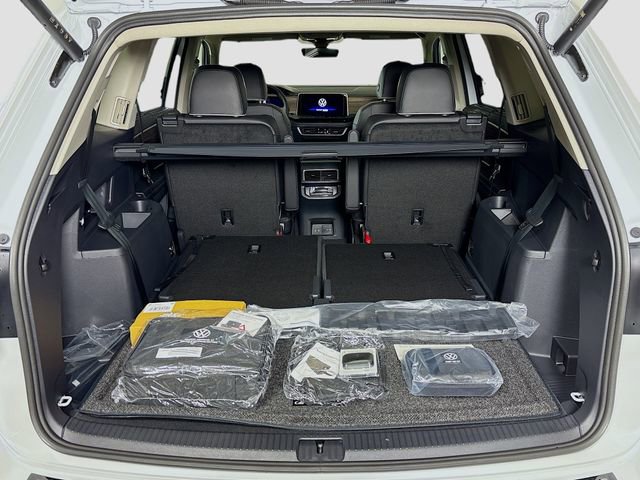 New 2026 Volkswagen Atlas SEL Premium R-Line image 28