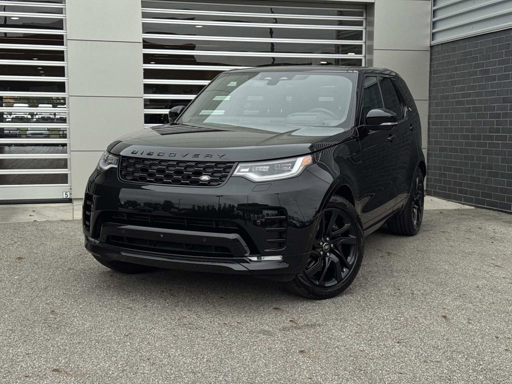 Used 2025 Land Rover Discovery Dynamic SE image 1