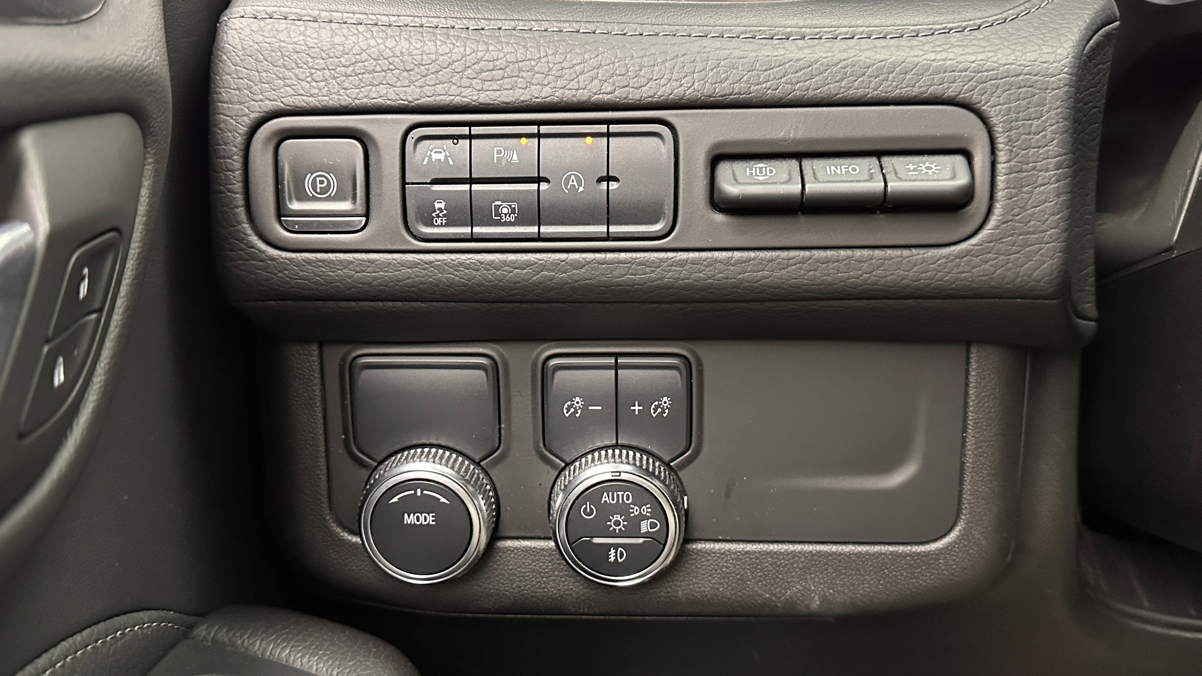 Used 2023 GMC Yukon XL Denali RWD image 19